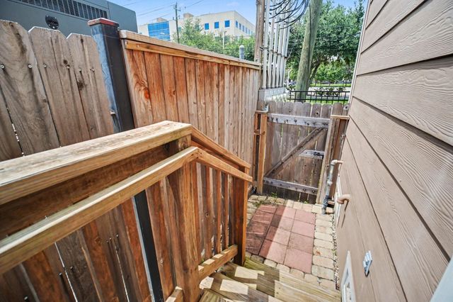 1744 W 25th Street, Houston, TX 77008