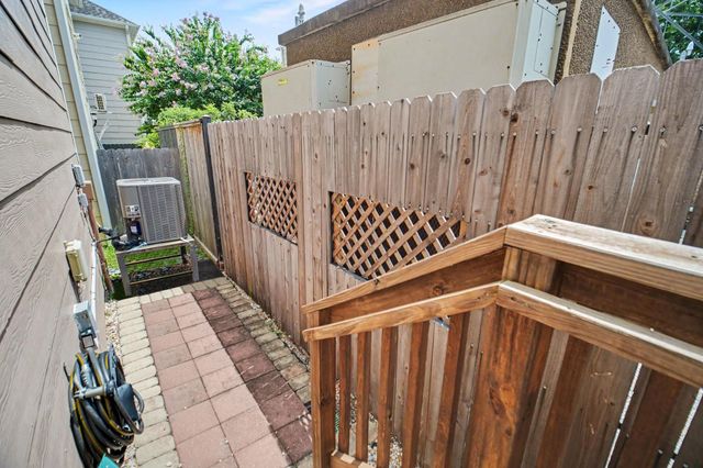 1744 W 25th Street, Houston, TX 77008