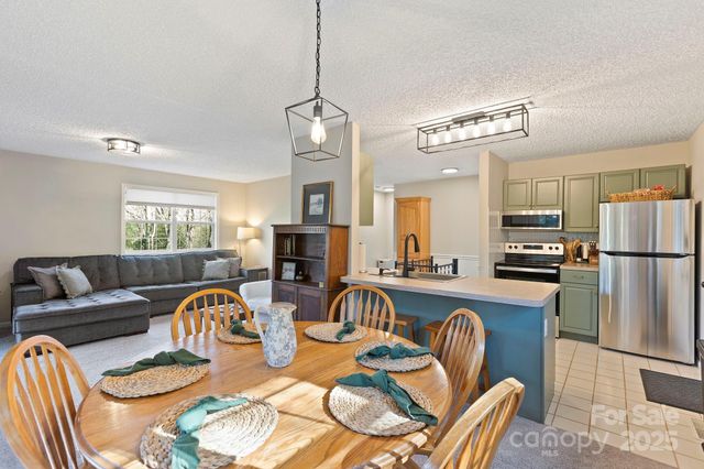 124 Flat Creek Drive, Lake Toxaway, NC 28747