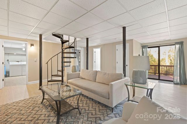 124 Flat Creek Drive, Lake Toxaway, NC 28747