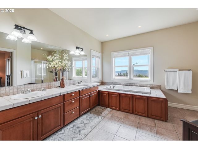 430 N STONEGATE Dr, Washougal, WA 98671