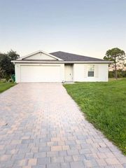 5019 Moon LN, Labelle, FL 33935
