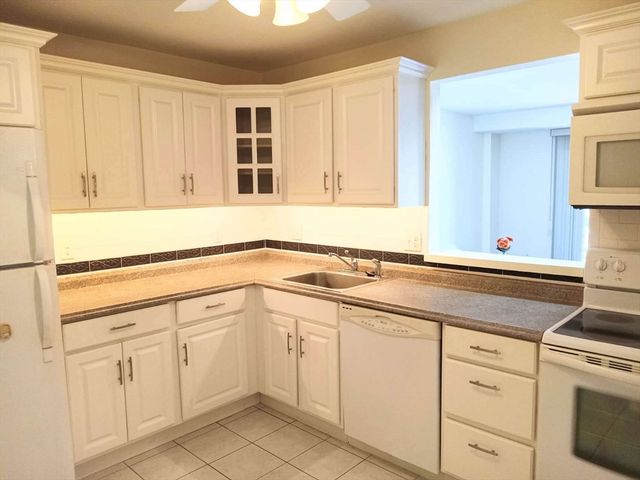 12 Mount Vernon St 25, Melrose, MA 02176
