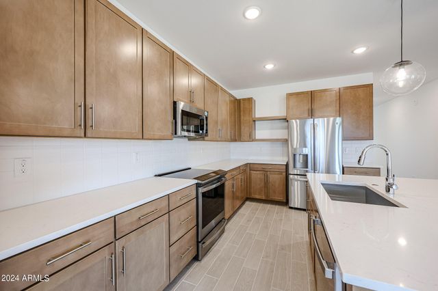 7917 N 79th Avenue, Glendale, AZ 85303