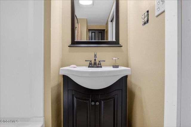 45 Graves Road, Stillwater, NY 12118