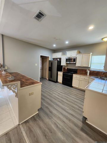 10460 Birchwood Dr, Baton Rouge, LA 70807