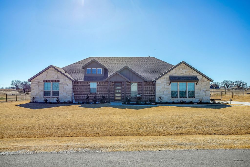 221 Lonicera Lane, Paradise, TX 76073