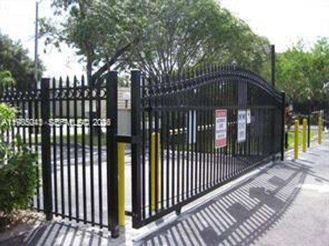 16950 W Dixie Hwy A128 Hwy A128, North Miami Beach, FL 33160