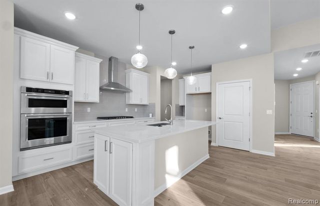 20505 West Kilburn Drive, Macomb, MI 48044