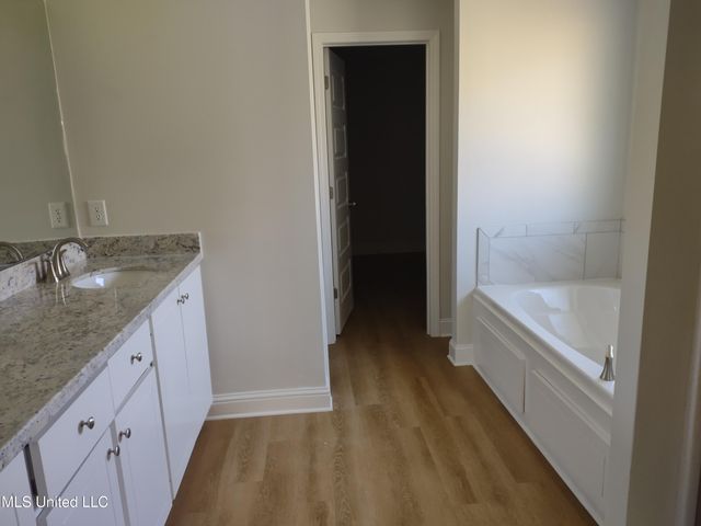576 Silver Hill Drive, Pearl, MS 39208