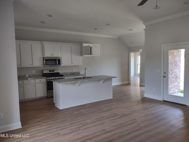 576 Silver Hill Drive, Pearl, MS 39208