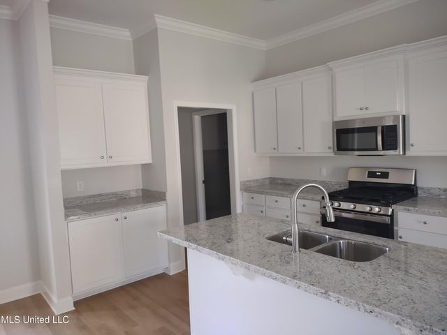 576 Silver Hill Drive, Pearl, MS 39208