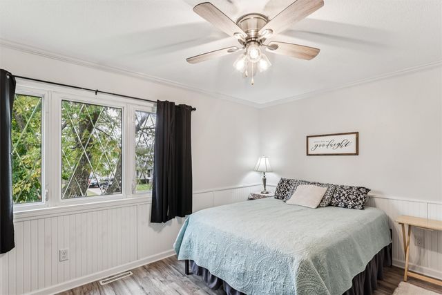 8517 Crestview Drive, Des Moines, IA 50320