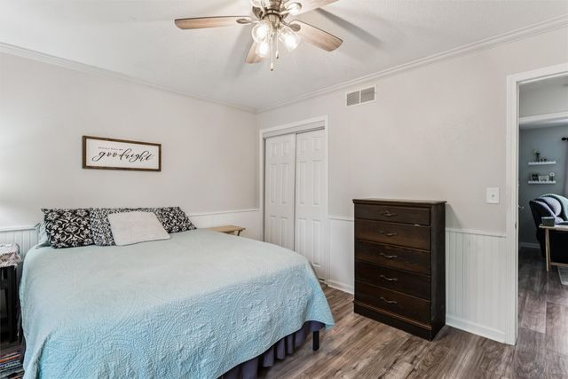 8517 Crestview Drive, Des Moines, IA 50320