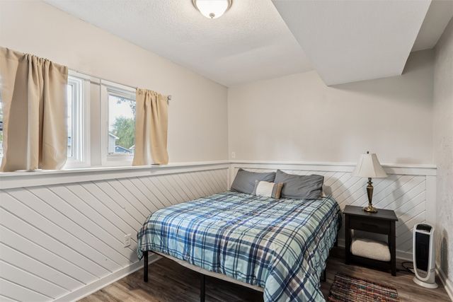 8517 Crestview Drive, Des Moines, IA 50320