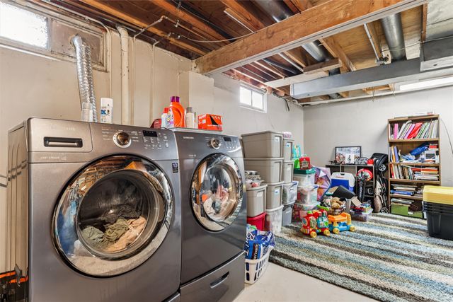 8517 Crestview Drive, Des Moines, IA 50320