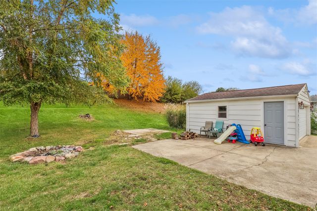 8517 Crestview Drive, Des Moines, IA 50320