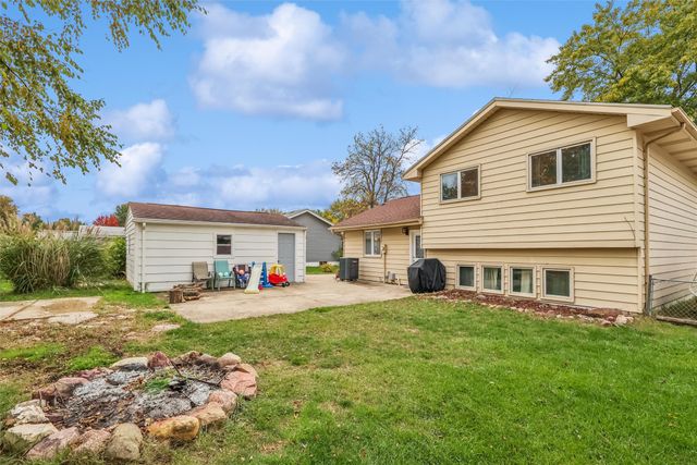 8517 Crestview Drive, Des Moines, IA 50320