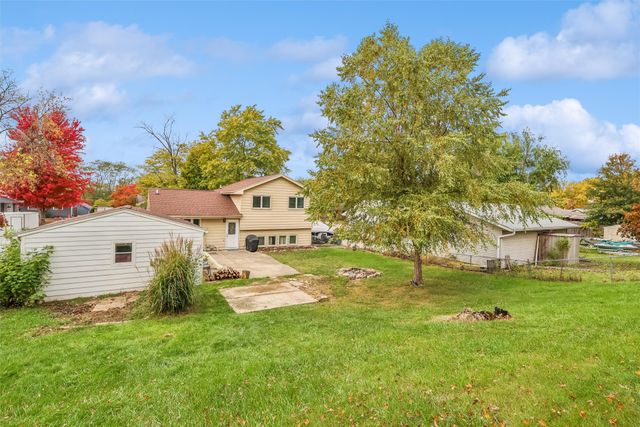 8517 Crestview Drive, Des Moines, IA 50320