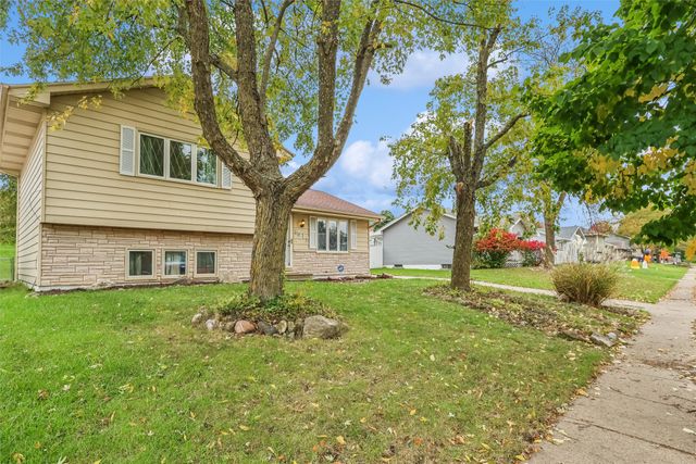 8517 Crestview Drive, Des Moines, IA 50320