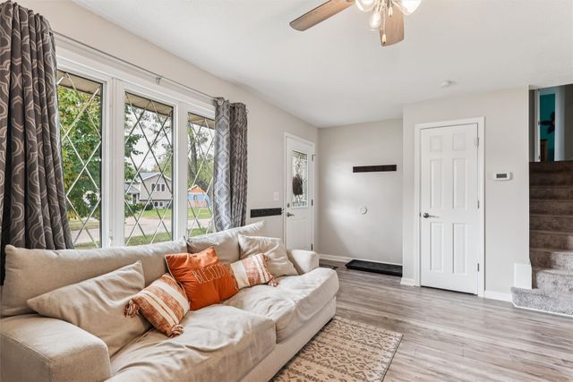 8517 Crestview Drive, Des Moines, IA 50320