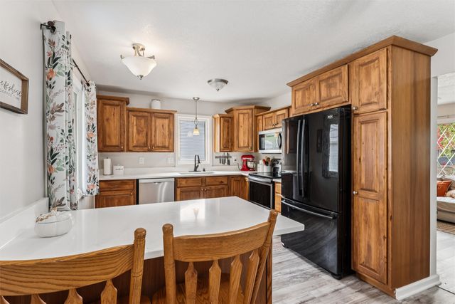 8517 Crestview Drive, Des Moines, IA 50320