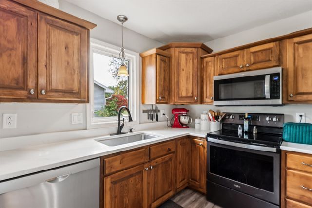 8517 Crestview Drive, Des Moines, IA 50320