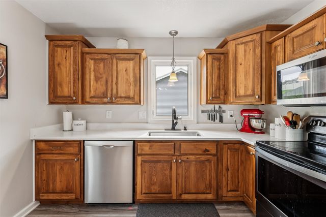 8517 Crestview Drive, Des Moines, IA 50320