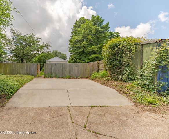 1135 Goss Ave, Louisville, KY 40217