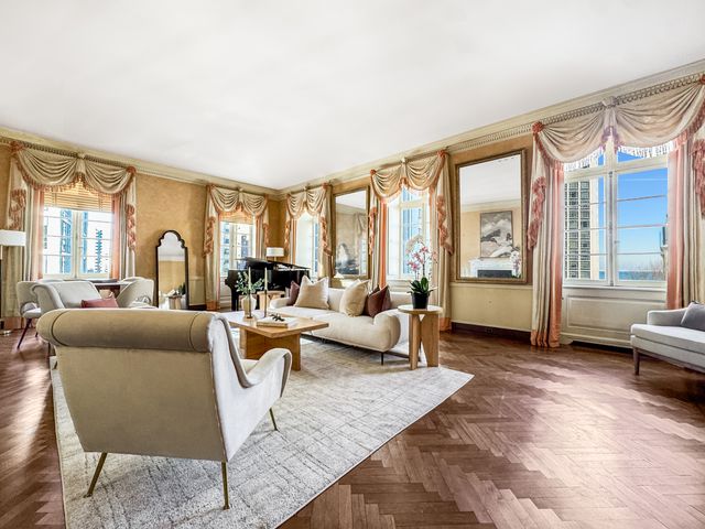 1260 N Astor Street 7, Chicago, IL 60610