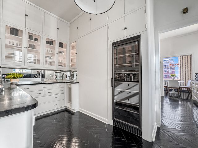 1260 N Astor Street 7, Chicago, IL 60610