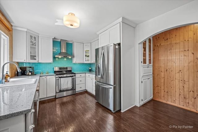 209 Eastwood Court, Barrington, IL 60010