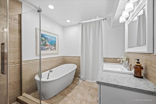 209 Eastwood Court, Barrington, IL 60010
