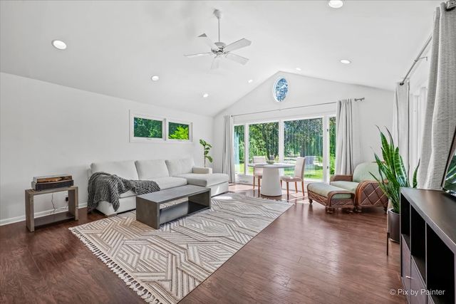 209 Eastwood Court, Barrington, IL 60010