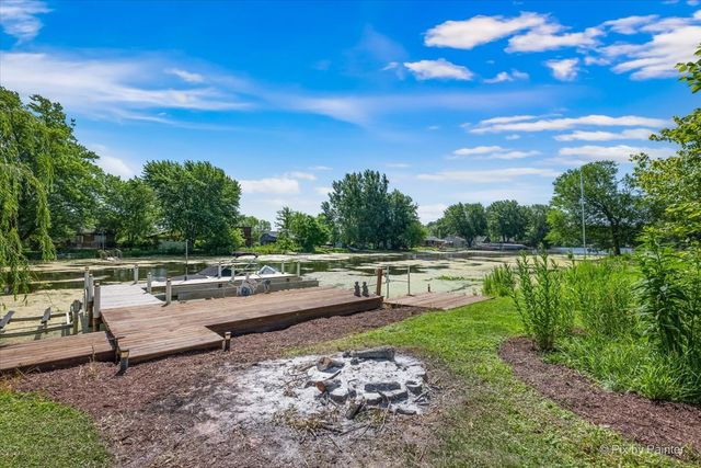 209 Eastwood Court, Barrington, IL 60010