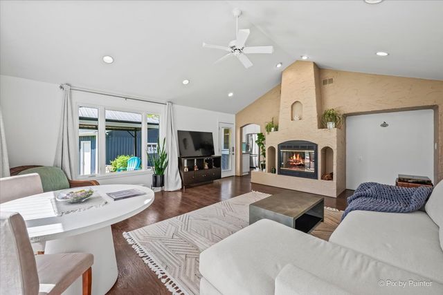209 Eastwood Court, Barrington, IL 60010