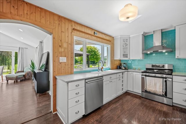209 Eastwood Court, Barrington, IL 60010