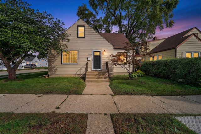 1528 76th STREET, Kenosha, WI 53143