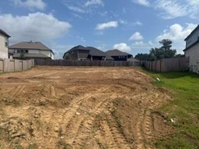 3235 Bushy Hawthorn Drive, Conroe, TX 77301