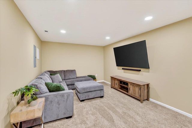 248 Tall Grass Trail, Sun Prairie, WI 53590