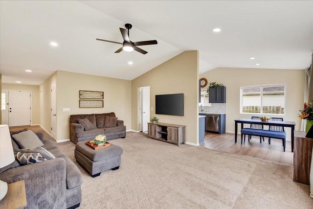 248 Tall Grass Trail, Sun Prairie, WI 53590