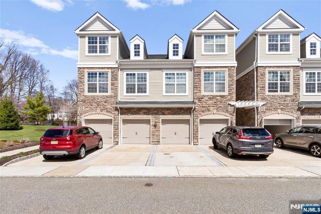 505 Lopez Lane, Morris Plains Borough, NJ 07950