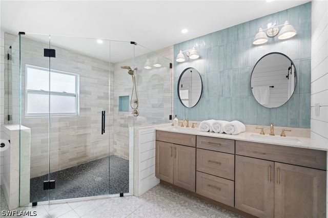 5015 Mahogany Ridge DR, Naples, FL 34119