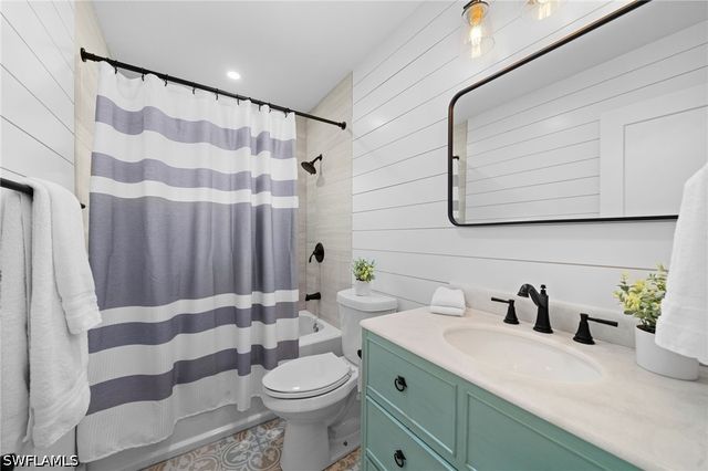 5015 Mahogany Ridge DR, Naples, FL 34119