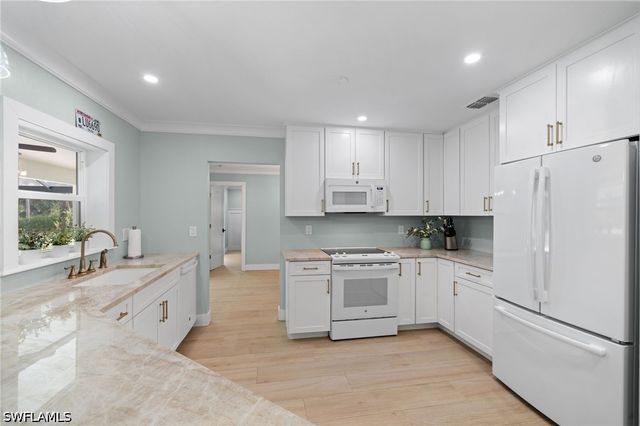 5015 Mahogany Ridge DR, Naples, FL 34119
