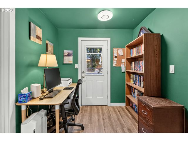 9641 Se YUKON St, Portland, OR 97266