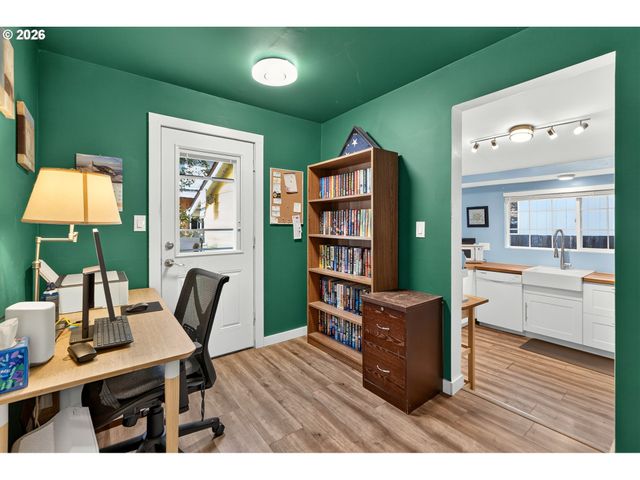 9641 Se YUKON St, Portland, OR 97266