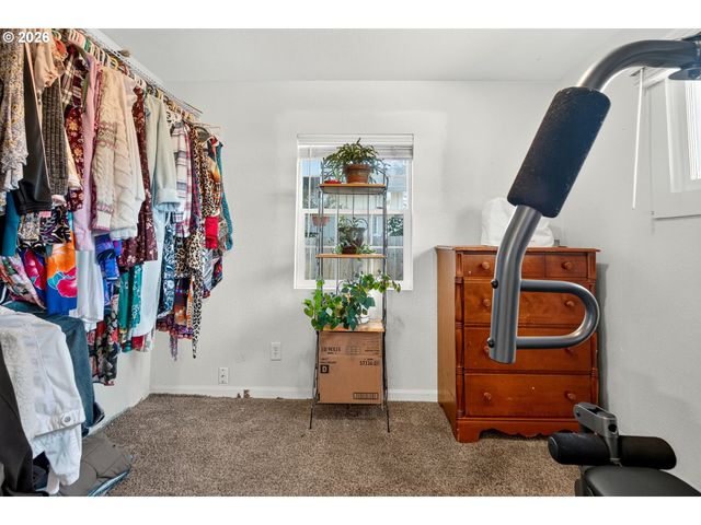 9641 Se YUKON St, Portland, OR 97266
