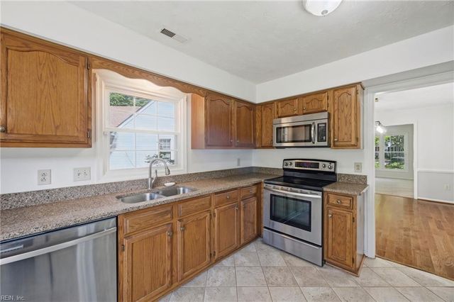 2202 Buckingham GRN, Newport News, VA 23602