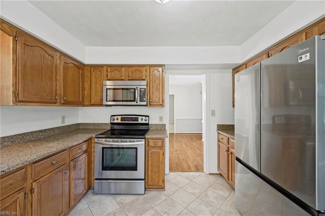 2202 Buckingham GRN, Newport News, VA 23602